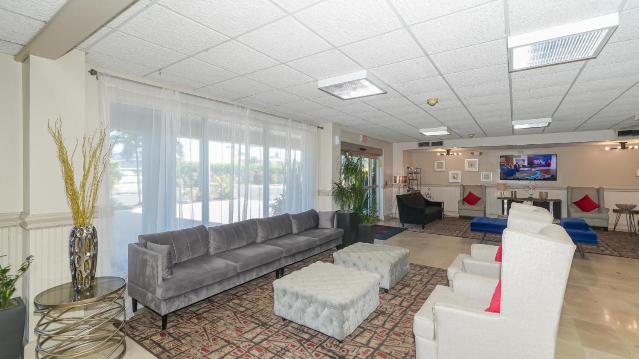 Heated Pool, Fireplace, 70" Tv, Waterfront & More! Sarasota megye Kültér fotó