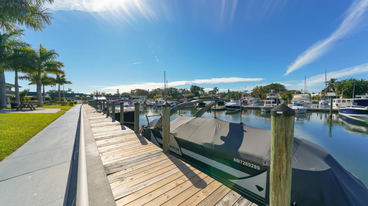 Heated Pool, Fireplace, 70" Tv, Waterfront & More! Sarasota megye Kültér fotó