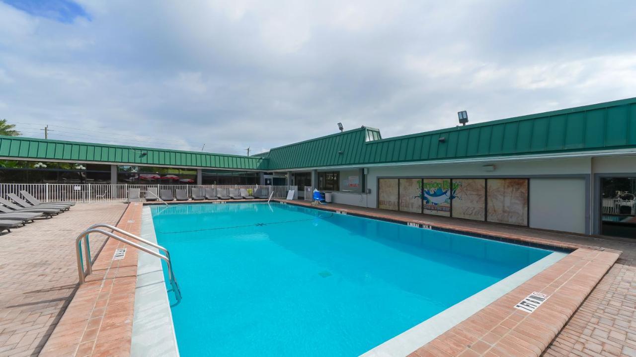 Heated Pool, Fireplace, 70" Tv, Waterfront & More! Sarasota megye Kültér fotó