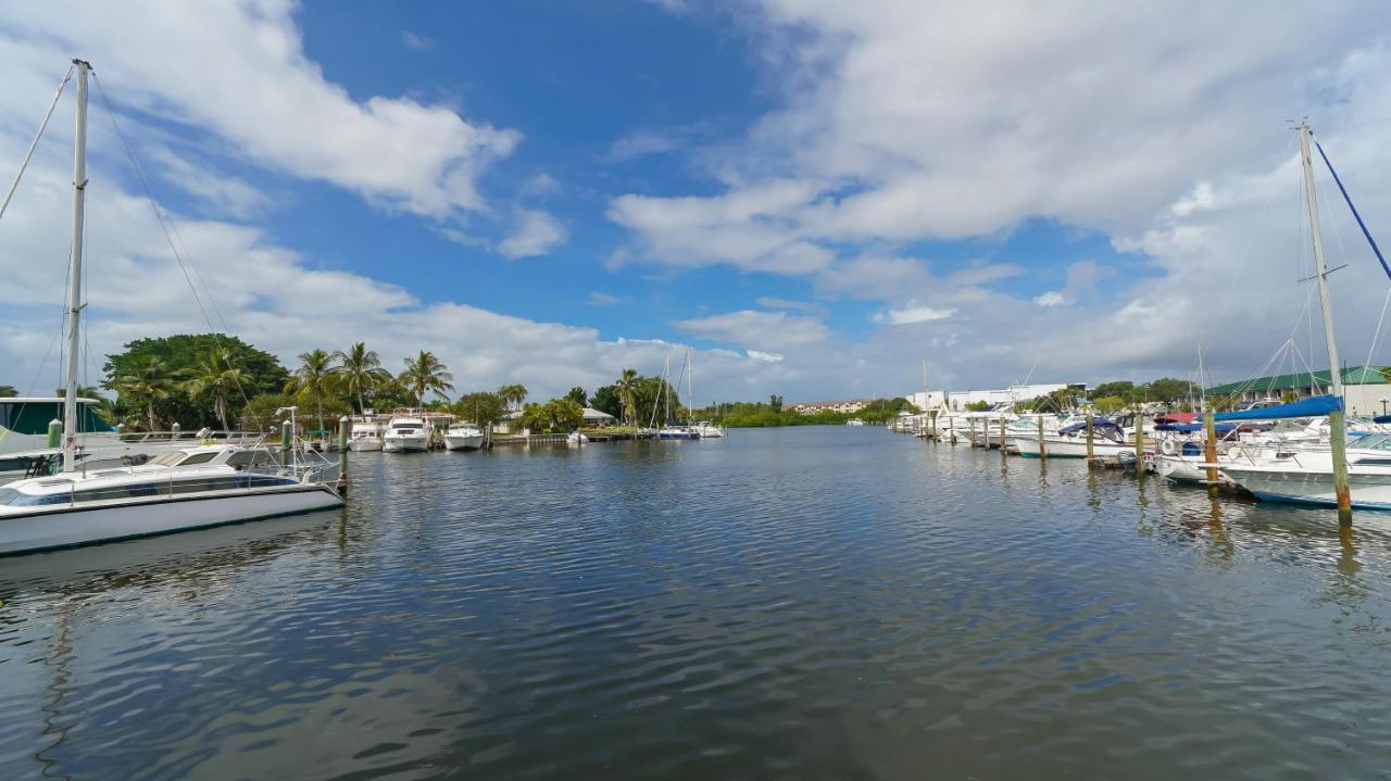 Heated Pool, Fireplace, 70" Tv, Waterfront & More! Sarasota megye Kültér fotó
