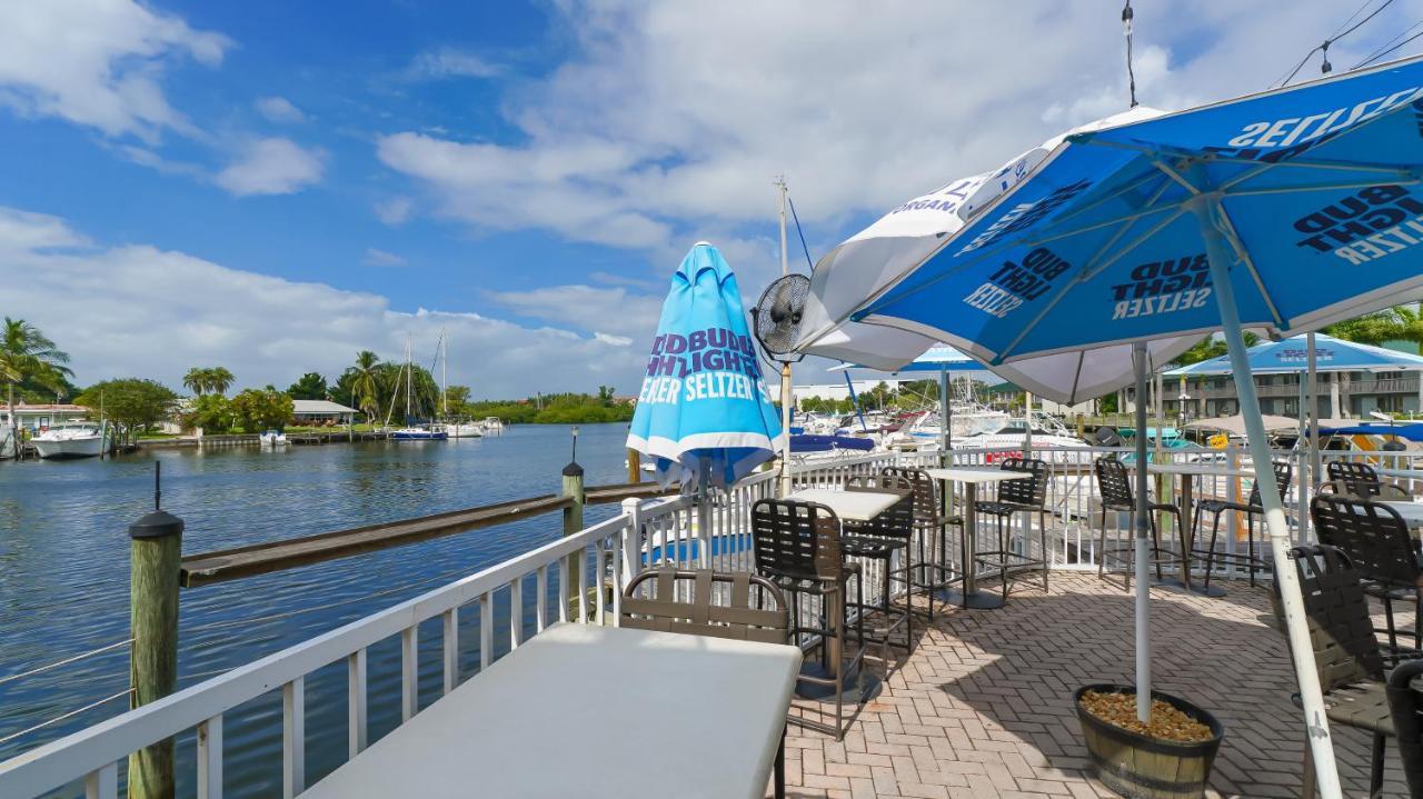 Heated Pool, Fireplace, 70" Tv, Waterfront & More! Sarasota megye Kültér fotó
